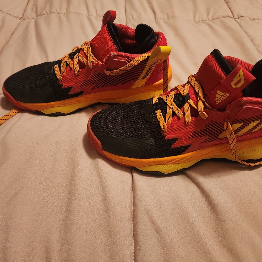 Boys Adidas Dame Incredible shoes great condition. 6.5